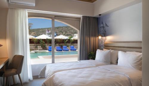 Deluxe Double or Twin Room with Pool Access