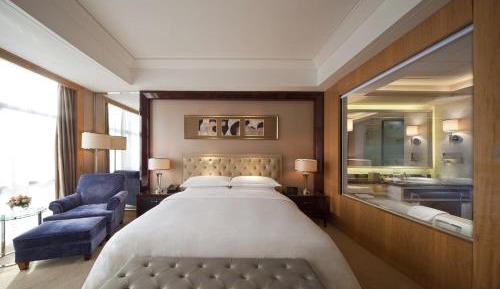 Deluxe King Room, Guest room, 1 King, City view, Low floor