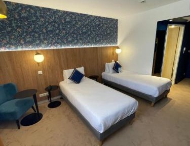 2 Single Beds