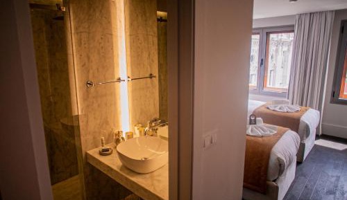 Twin Room with View
