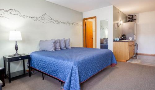 Queen Room - Pet Friendly