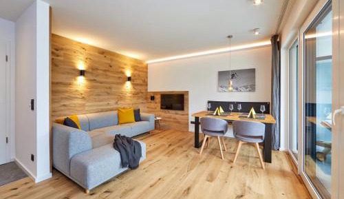 Apartment with Mountain View
