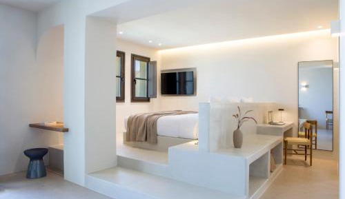Superior Suite with Heated Plunge Pool and Sea View