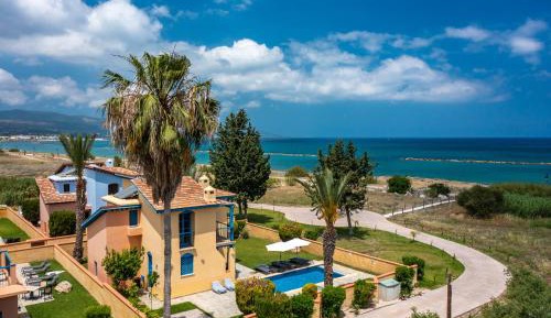 Three-Bedroom Villa with Private Pool - Beach Front
