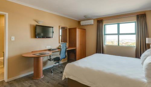 Guest room, 1 King, Garden view
