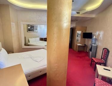 Deluxe Room (2 Adults + 1 Child)