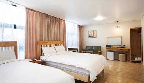Deluxe Family Room