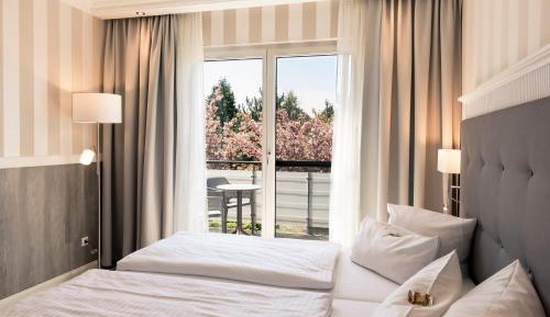 Deluxe Double Room with Garden View