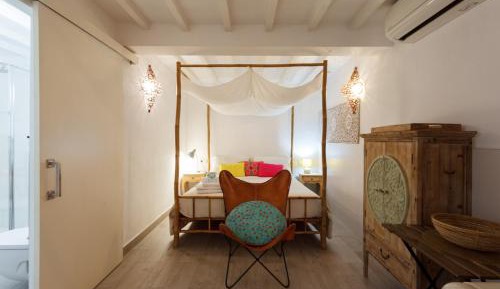 Quadruple Room with Private Bathroom
