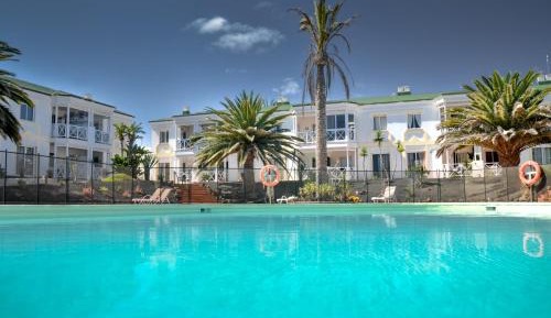 Apartment with Pool View 
