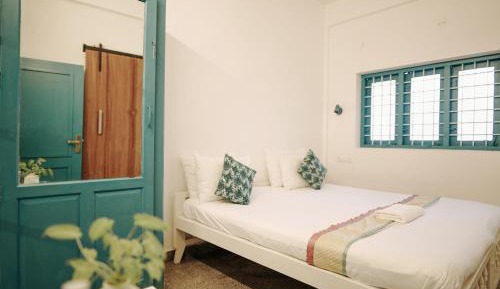 Deluxe Double or Twin Room (With A/C)