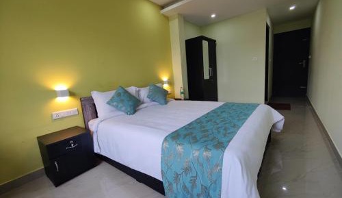 Deluxe Queen Room