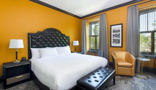 Corporate King Room