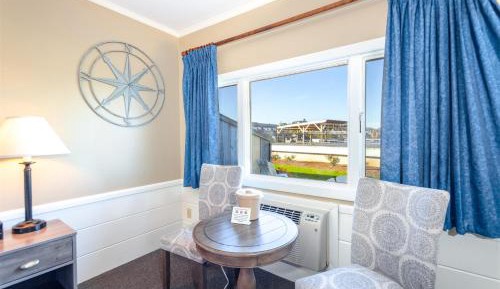 King Room with Pool View and Balcony