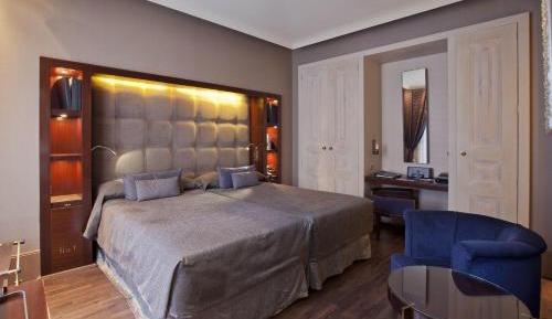 Deluxe Double Room with Extra Bed