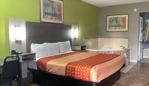 King Suite with Spa Bath - Non-Smoking