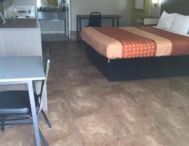  Deluxe King Room with Kitchenette - Non Smoking
