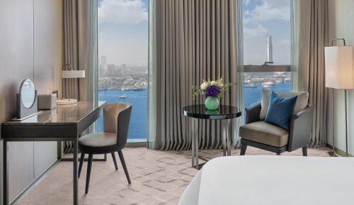 Creek View Deluxe Room King - Complimentary Lagoon Access