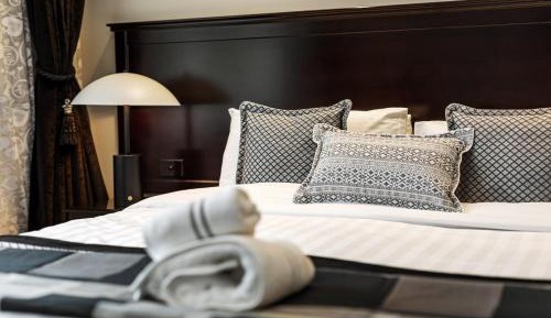 Deluxe King Suite