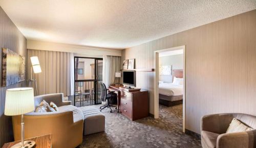 One-Bedroom King Suite with Pool View