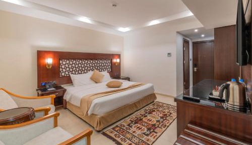 Deluxe Double or Twin Room with Mountain View