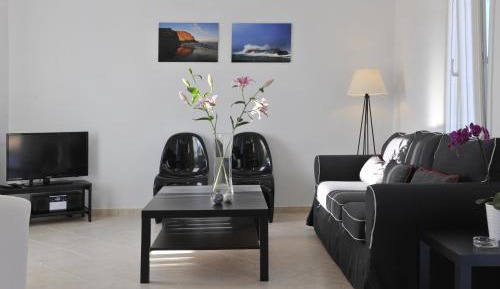 One-Bedroom Villa with Sea View (2 Adults + 2 Children)