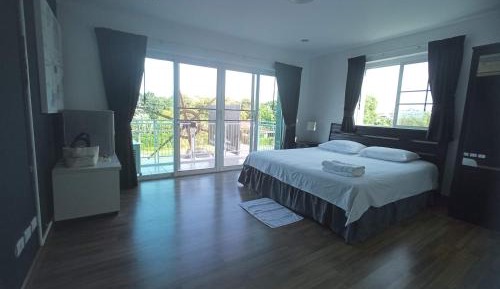 Deluxe King Room