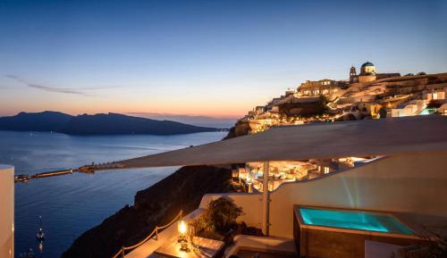 Deluxe Cave Room With Hot Tub and Caldera View