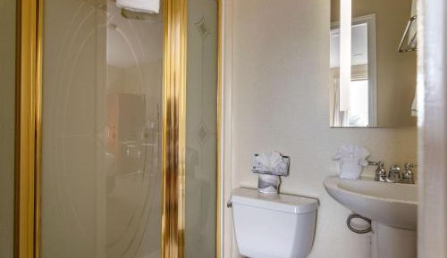 One Room Suite with Whirlpool - Disability Access/Non Smoking