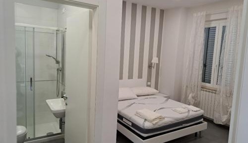 Quadruple Room with Private Bathroom