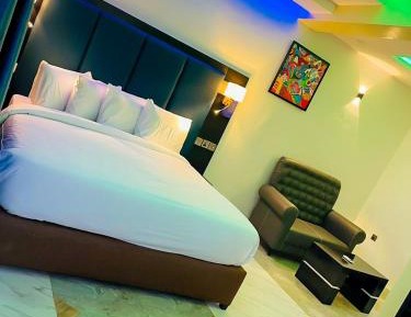 Deluxe King Suite