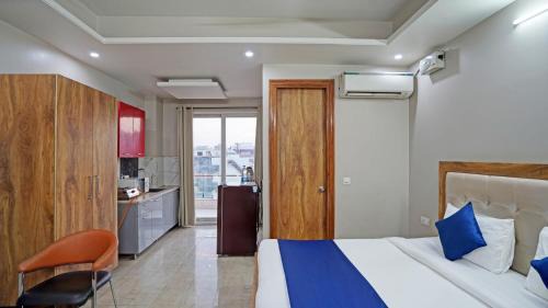 Studio with Balcony