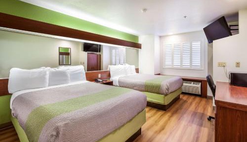 Deluxe Queen Room with Two Queen Beds - Non-Smoking