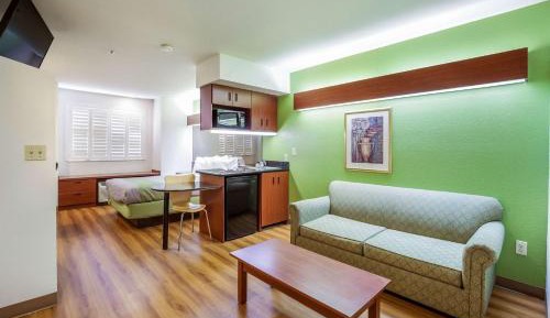 Deluxe Suite - Non-Smoking