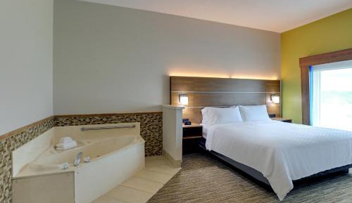 One-Bedroom King Suite