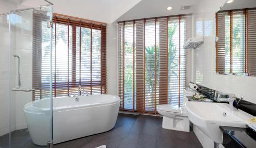 Luxury Grand Pool Room