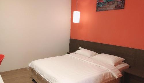 Business Queen Room