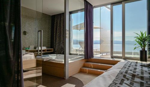 Deluxe Suite with Sea View