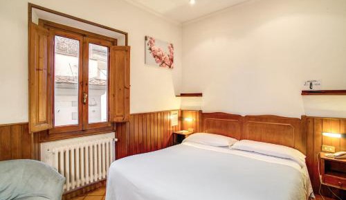 Double or Twin Room with Shared Bathroom