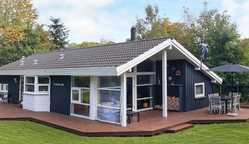 Three-Bedroom Holiday Home 
