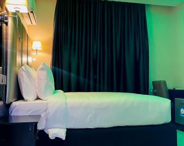 Deluxe Queen Room