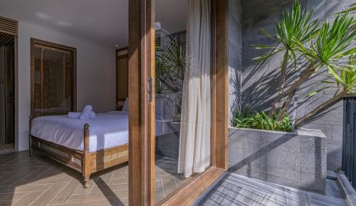 Deluxe Suite Private Balcony