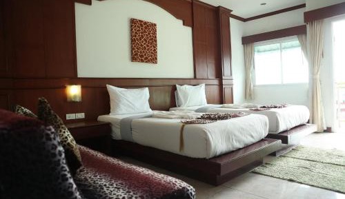 Standard Twin Room with Mountain View