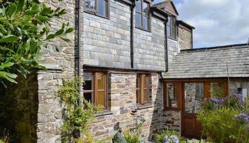 One-Bedroom Holiday Home