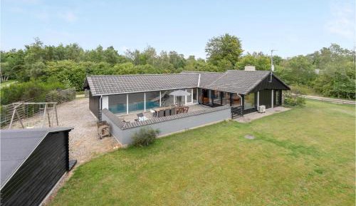 Three-Bedroom Holiday Home 