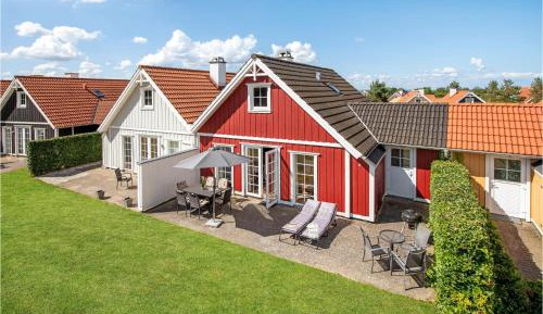 Three-Bedroom Holiday Home 