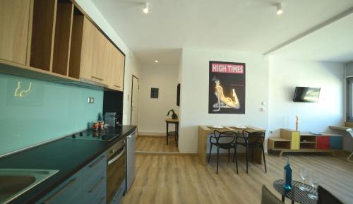 Apartment with Mountain View