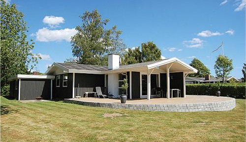 Three-Bedroom Holiday Home 