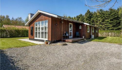 Three-Bedroom Holiday Home 