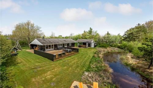 Three-Bedroom Holiday Home 
